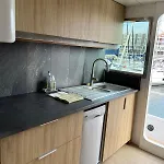 Yacht Aquamarina Vieux Port Hotel en barco