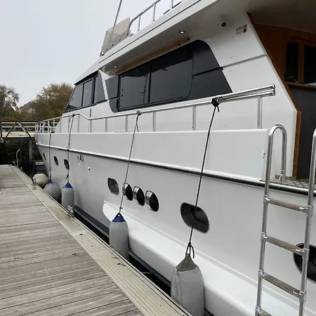 Yacht Aquamarina Vieux Port 보트호텔