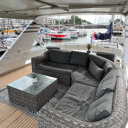 보트호텔 Yacht Aquamarina Vieux Port *