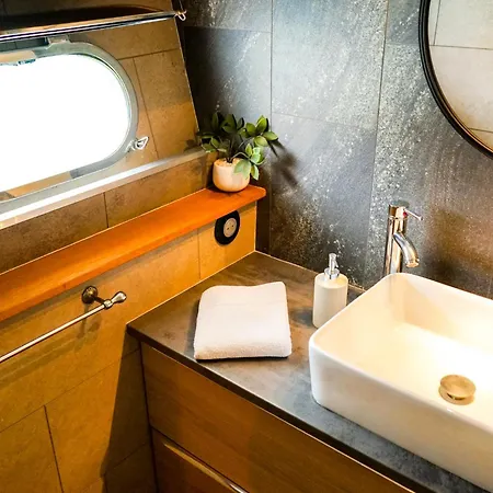 보트호텔 Yacht Aquamarina Vieux Port *