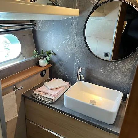 보트호텔 Yacht Aquamarina Vieux Port *