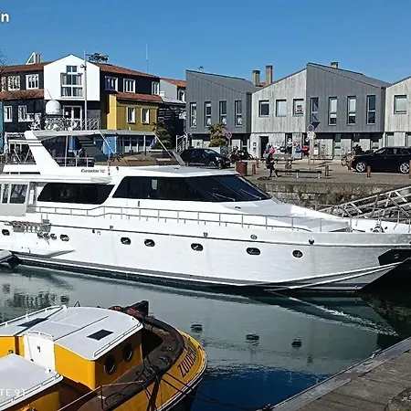 Yacht Aquamarina Vieux Port La Rochelle Botel *