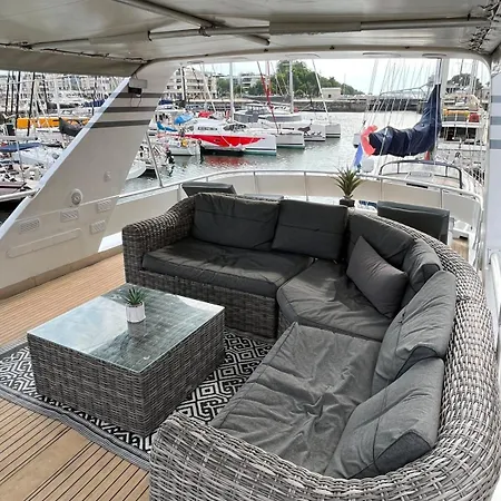 Botel Yacht Aquamarina Vieux Port La Rochelle *