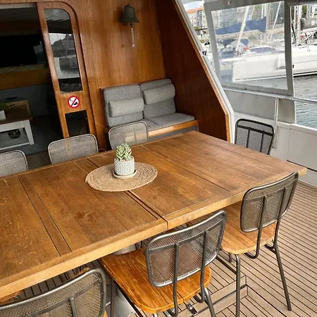 Yacht Aquamarina Vieux Port La Rochelle