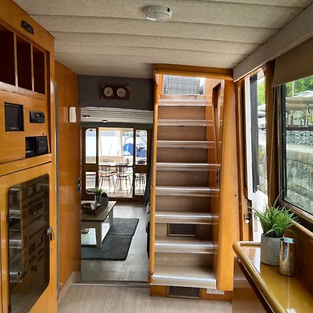 Yacht Aquamarina Vieux Port 보트호텔 *