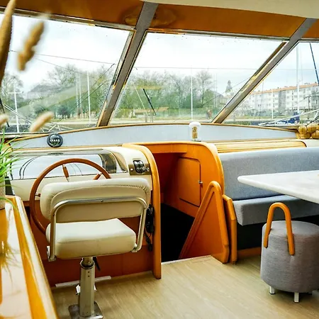 보트호텔 Yacht Aquamarina Vieux Port *