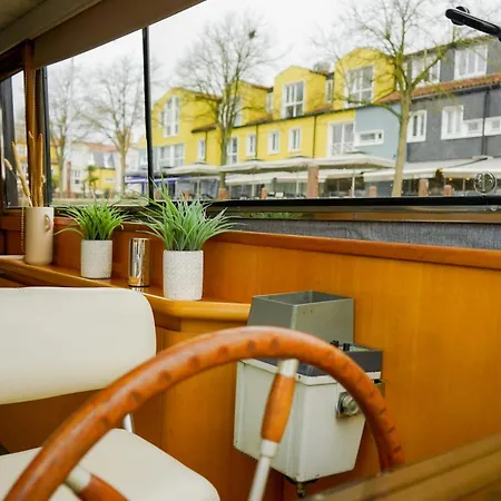 Tekne Yacht Aquamarina Vieux Port