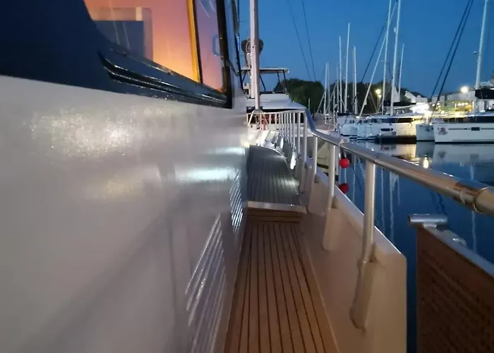 Yacht Aquamarina Vieux Port Πλωτό κατάλυμα *