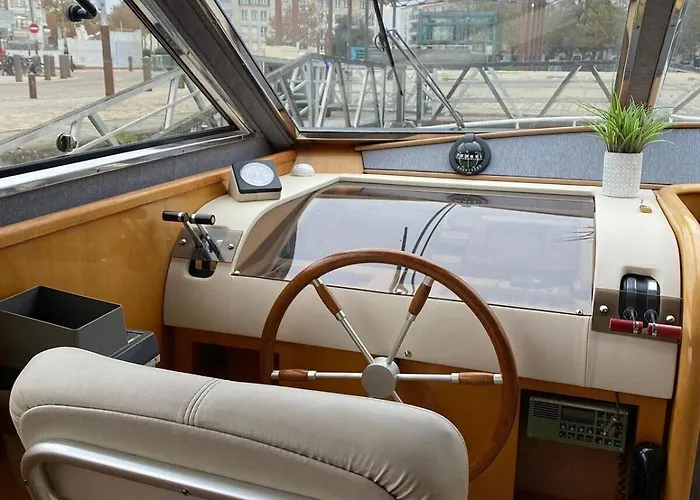 Πλωτό κατάλυμα Yacht Aquamarina Vieux Port *