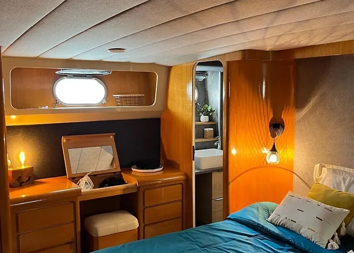 Yacht Aquamarina Vieux Port Πλωτό κατάλυμα *
