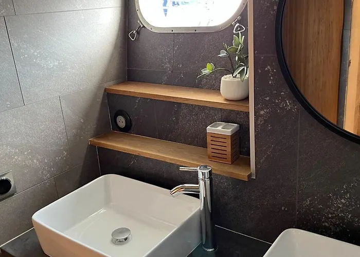Yacht Aquamarina Vieux Port * Λα Ροσέλ