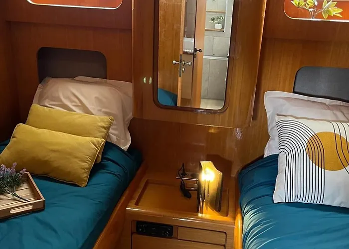 Πλωτό κατάλυμα Yacht Aquamarina Vieux Port