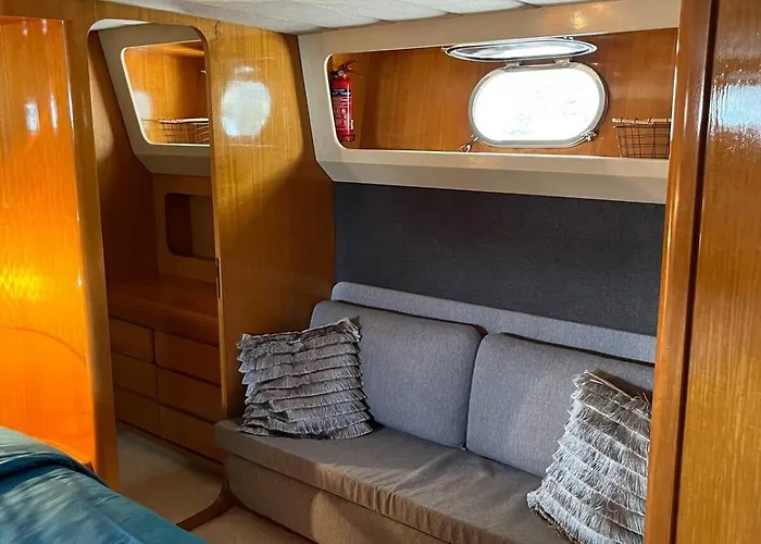Yacht Aquamarina Vieux Port * Λα Ροσέλ