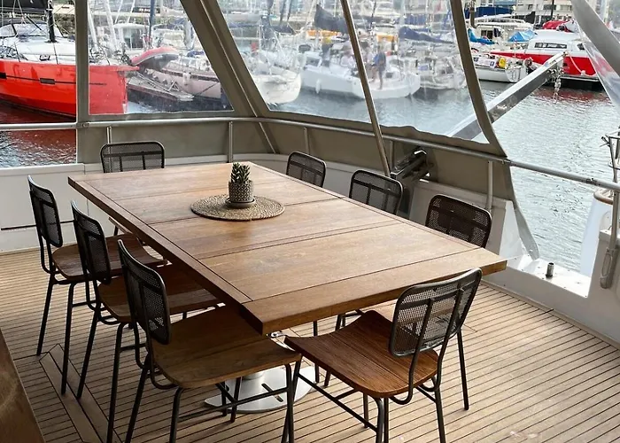 Πλωτό κατάλυμα Yacht Aquamarina Vieux Port