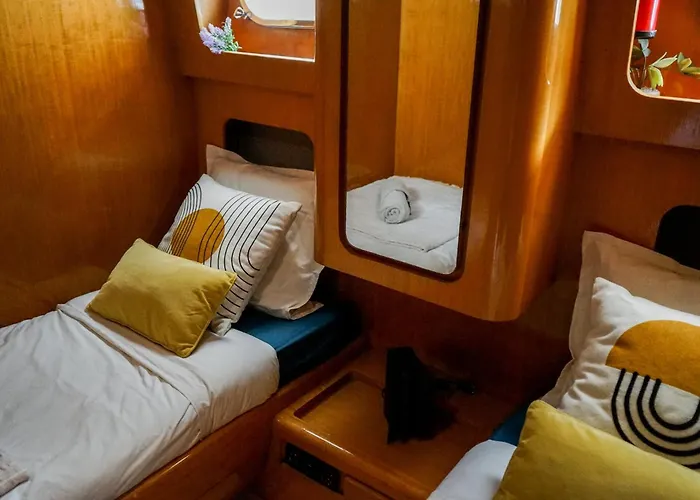 Yacht Aquamarina Vieux Port Λα Ροσέλ