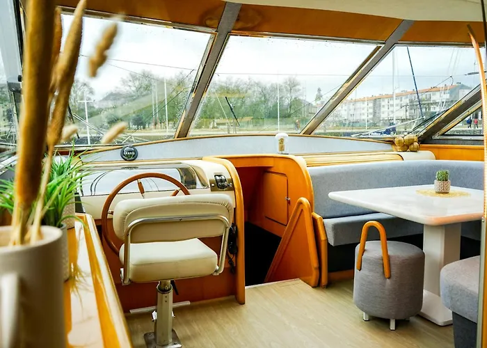 Πλωτό κατάλυμα Yacht Aquamarina Vieux Port *